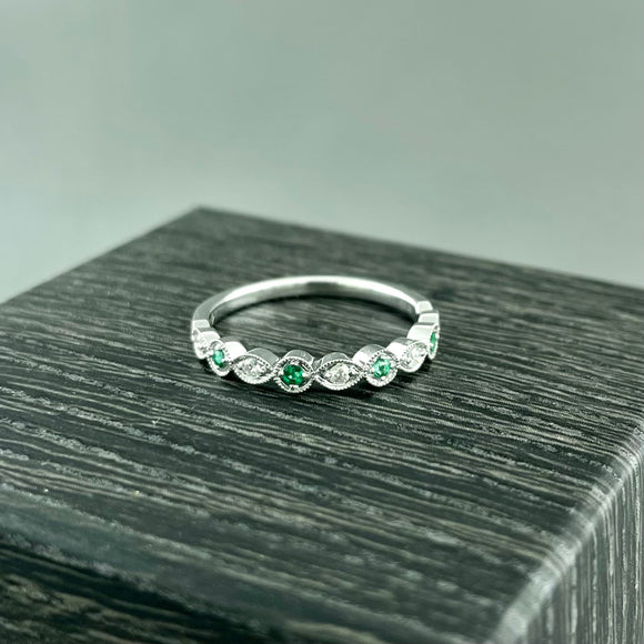 14kw Emerald & Diamond Band